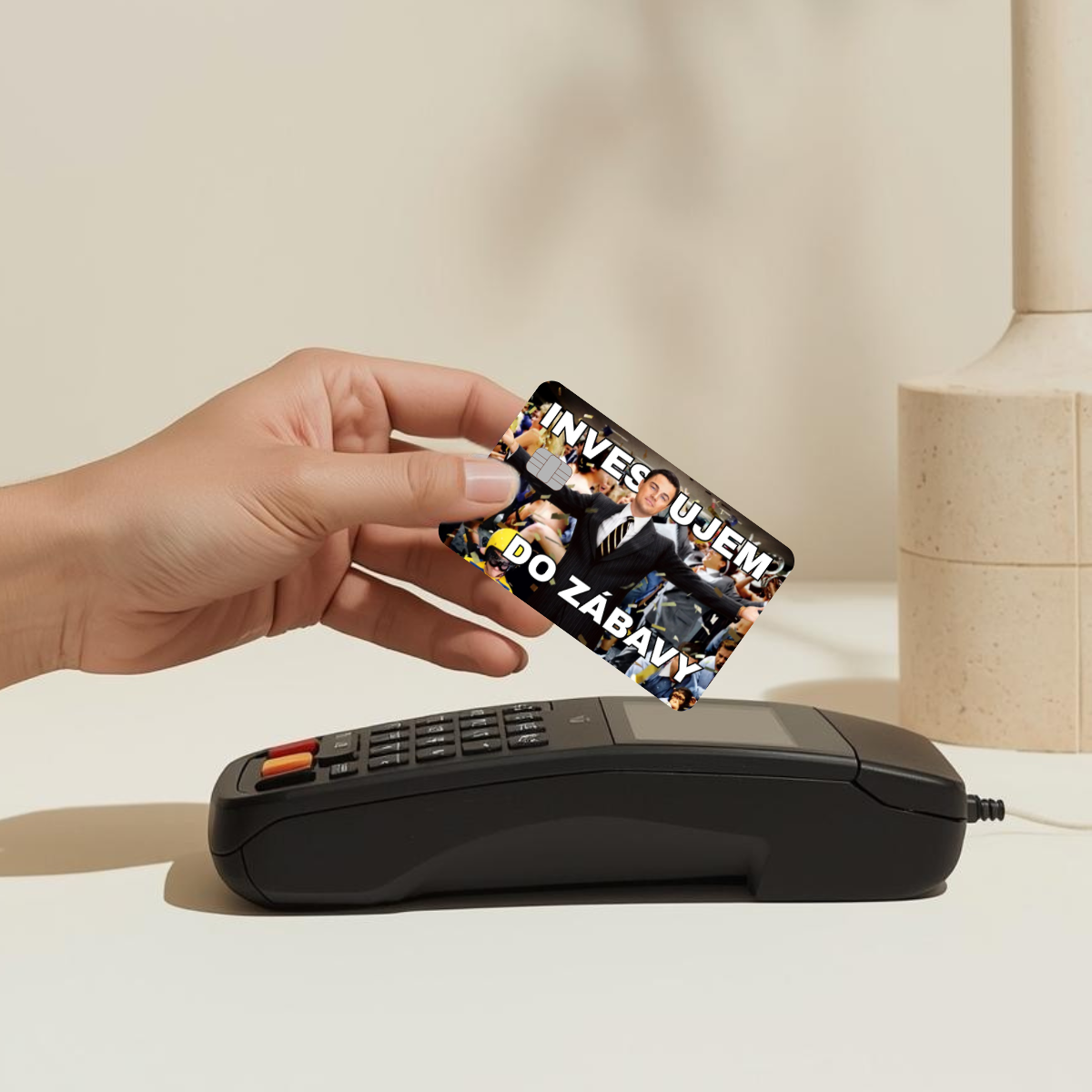 SkinIt nálepka na kartu - Investujem do zábavy