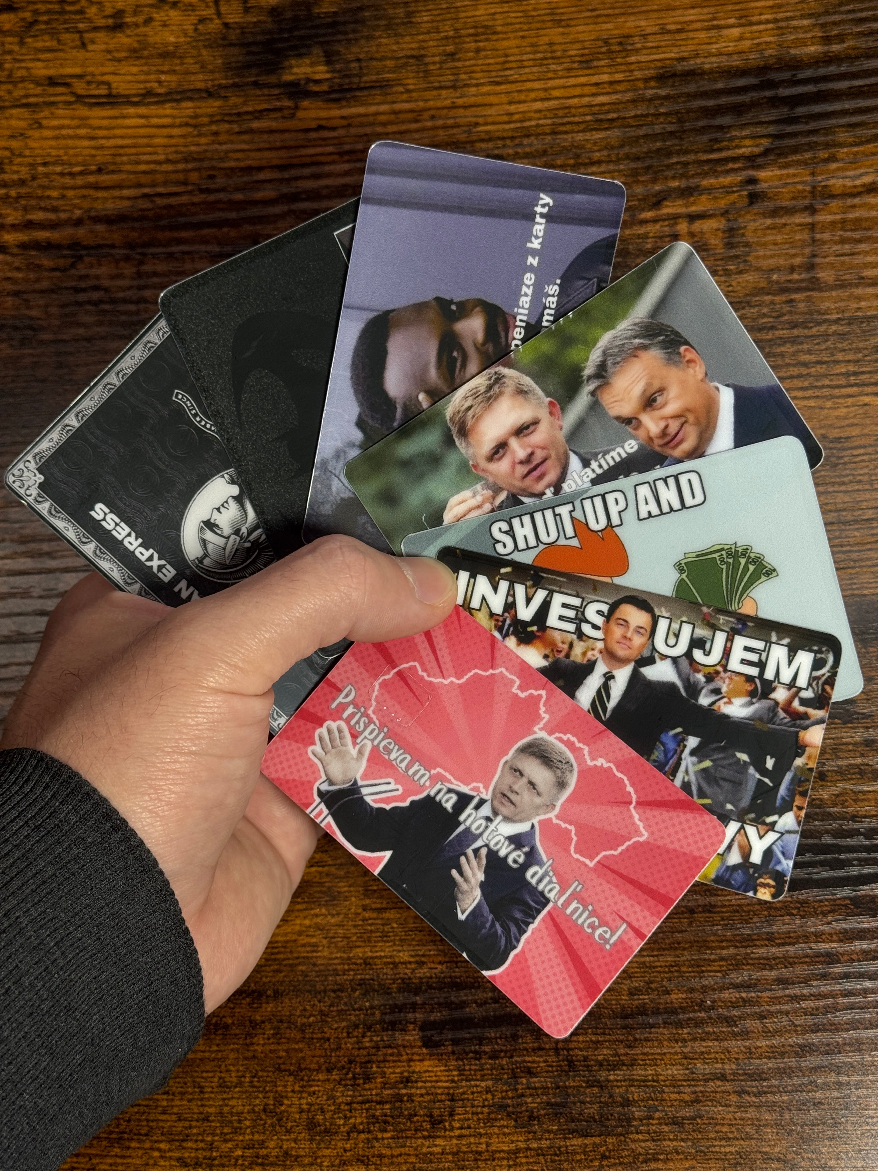 SkinIt nálepka na kartu - Prázdna peňaženka